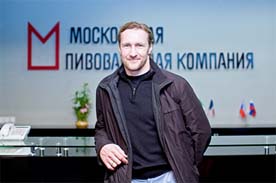 Капитан «Атланта» Алексей Ковалев провел экскурсию по заводу Московской Пивоваренной Компании