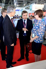 Министр международных и внешнеэкономических связей Свердловской области г-н Харлов на стенде Дании